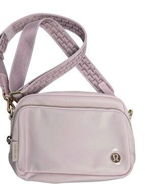 Lululemon 2L Everywhere Crossbody Bag Metallic L Travel Monogram Pale Pink